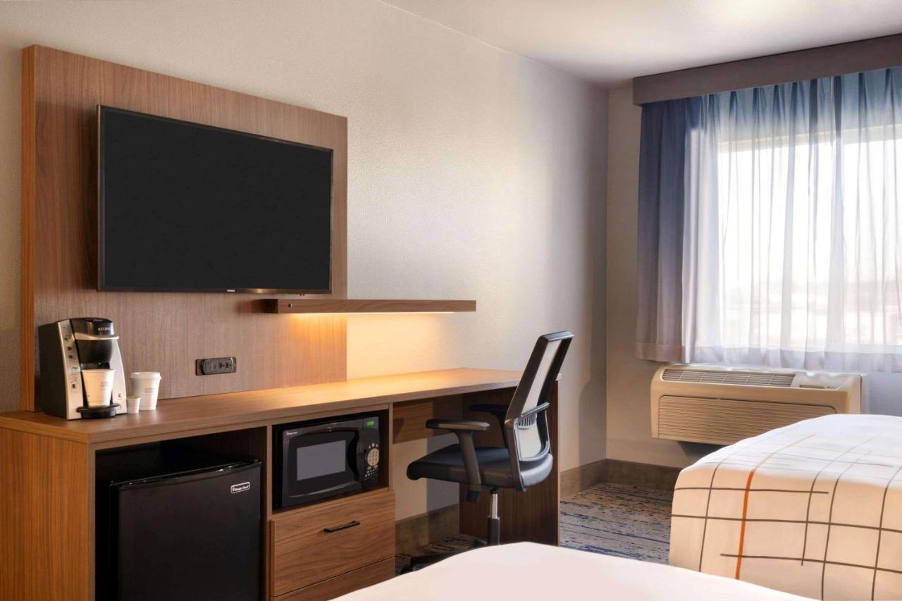 La Quinta Inn & Suites By Wyndham Springfield Luaran gambar